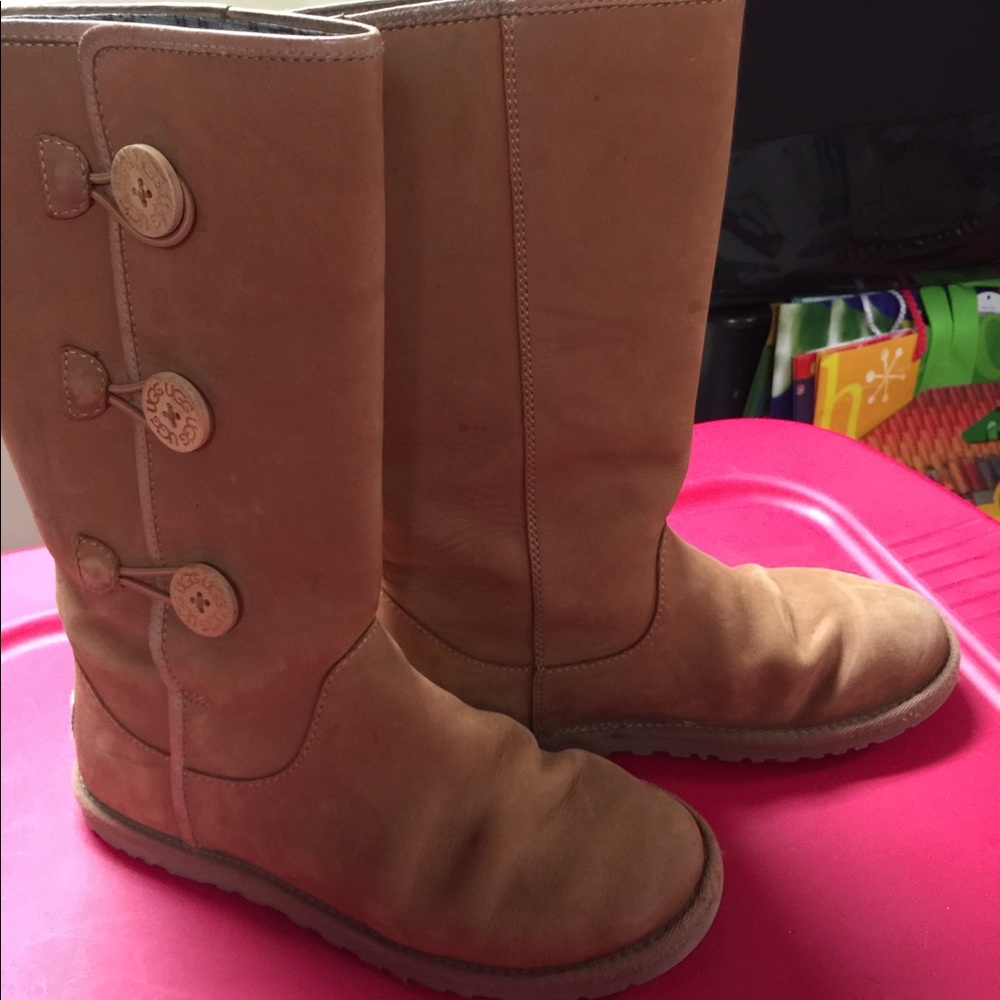 Ugg. Lightweight boots. Tan. Size 6